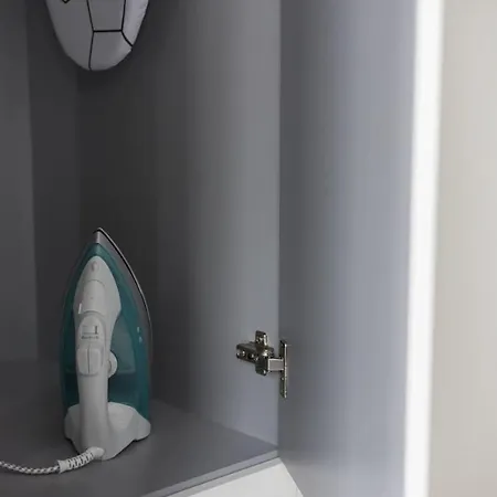 아파트 Urban Oasis With Queen Bed And View Be-34