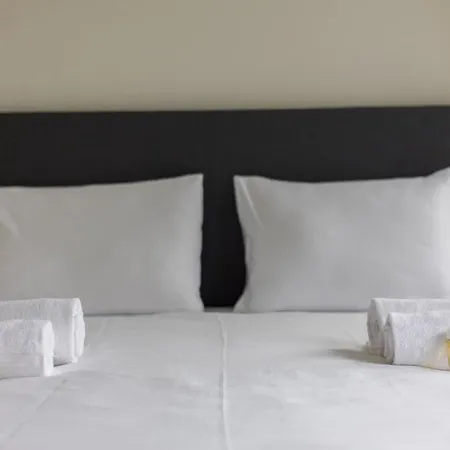 Apartment Urban Oasis With Queen Bed And View Be-34